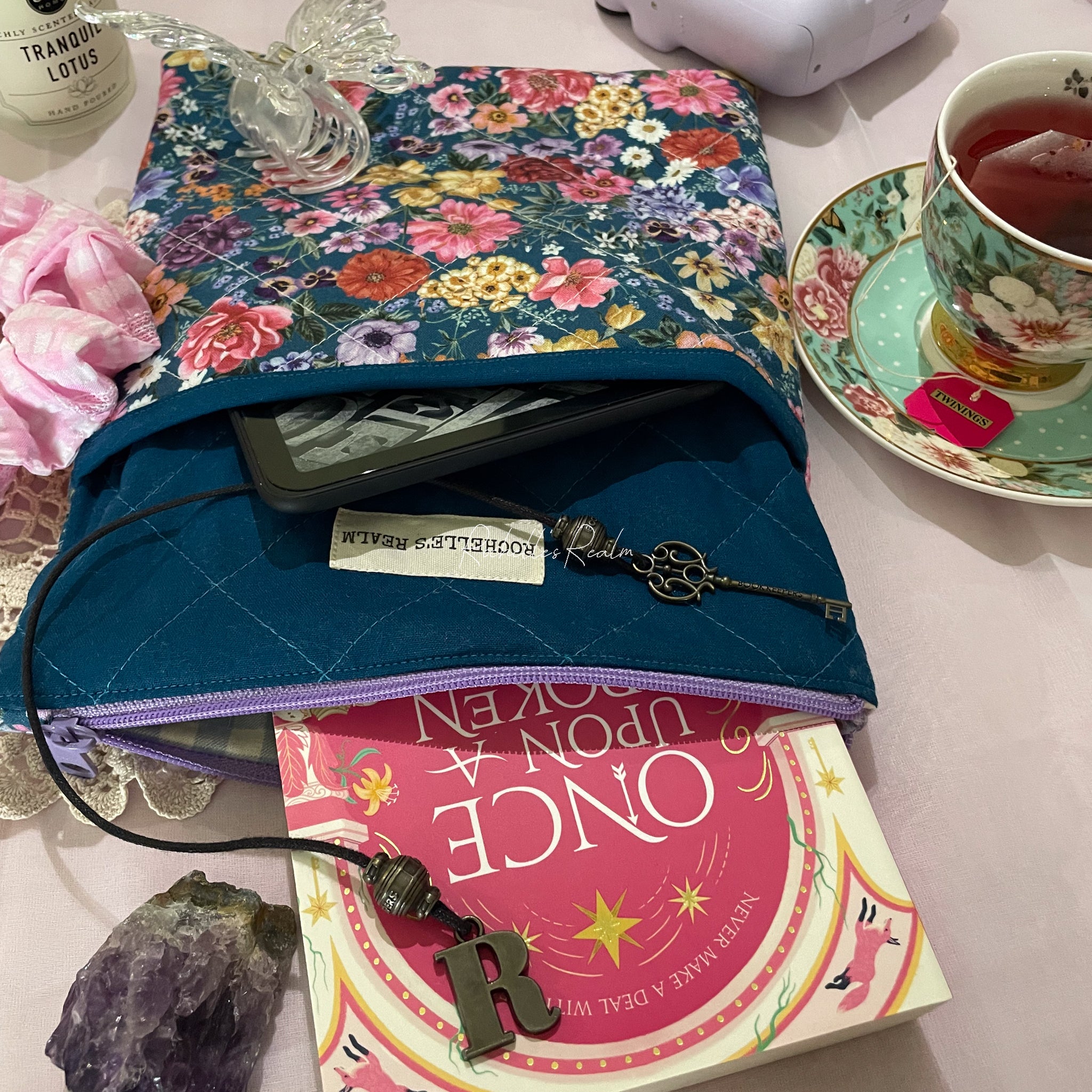 Romantic Garden - Small Quilted Book Pouch