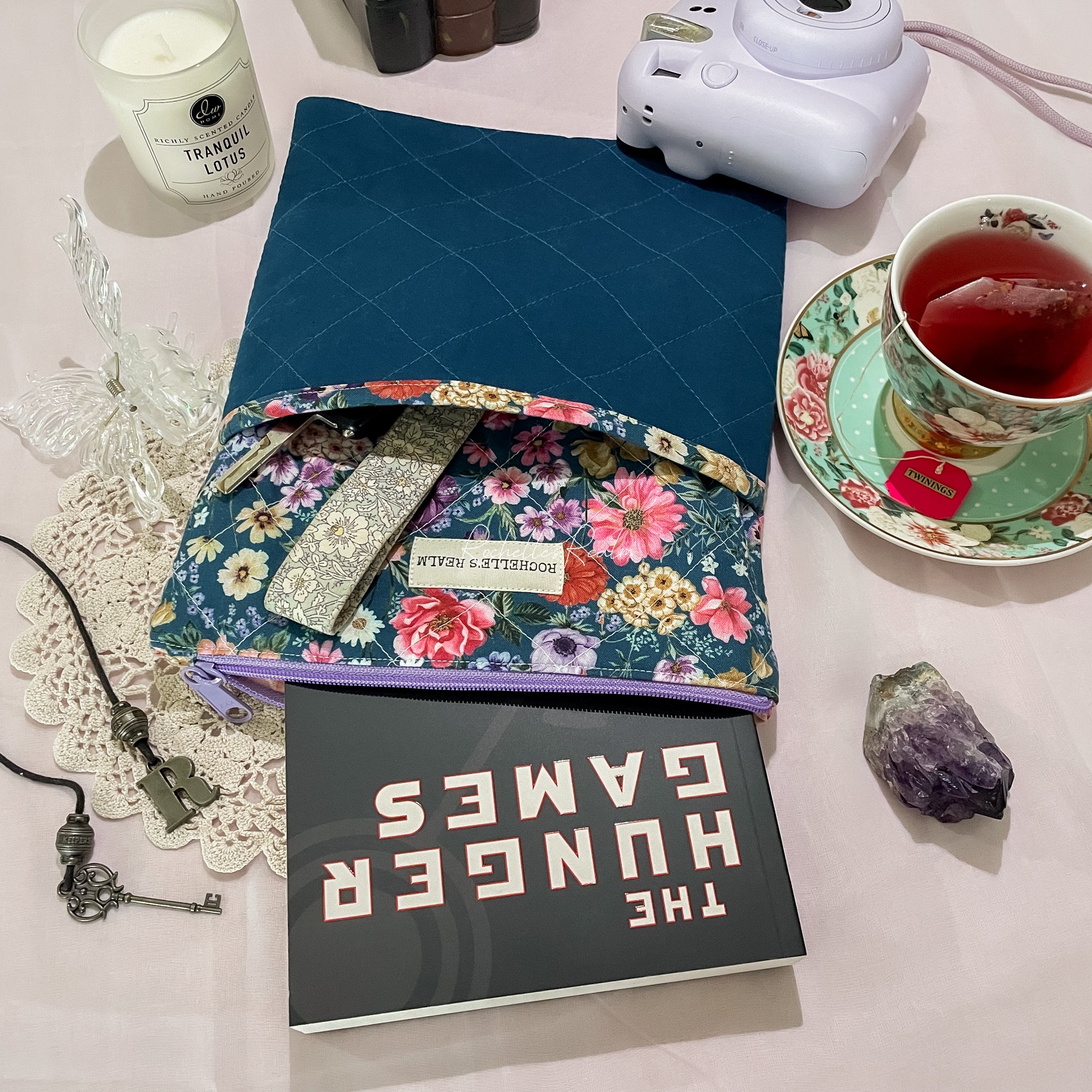 Romantic Garden - Small Quilted Book Pouch