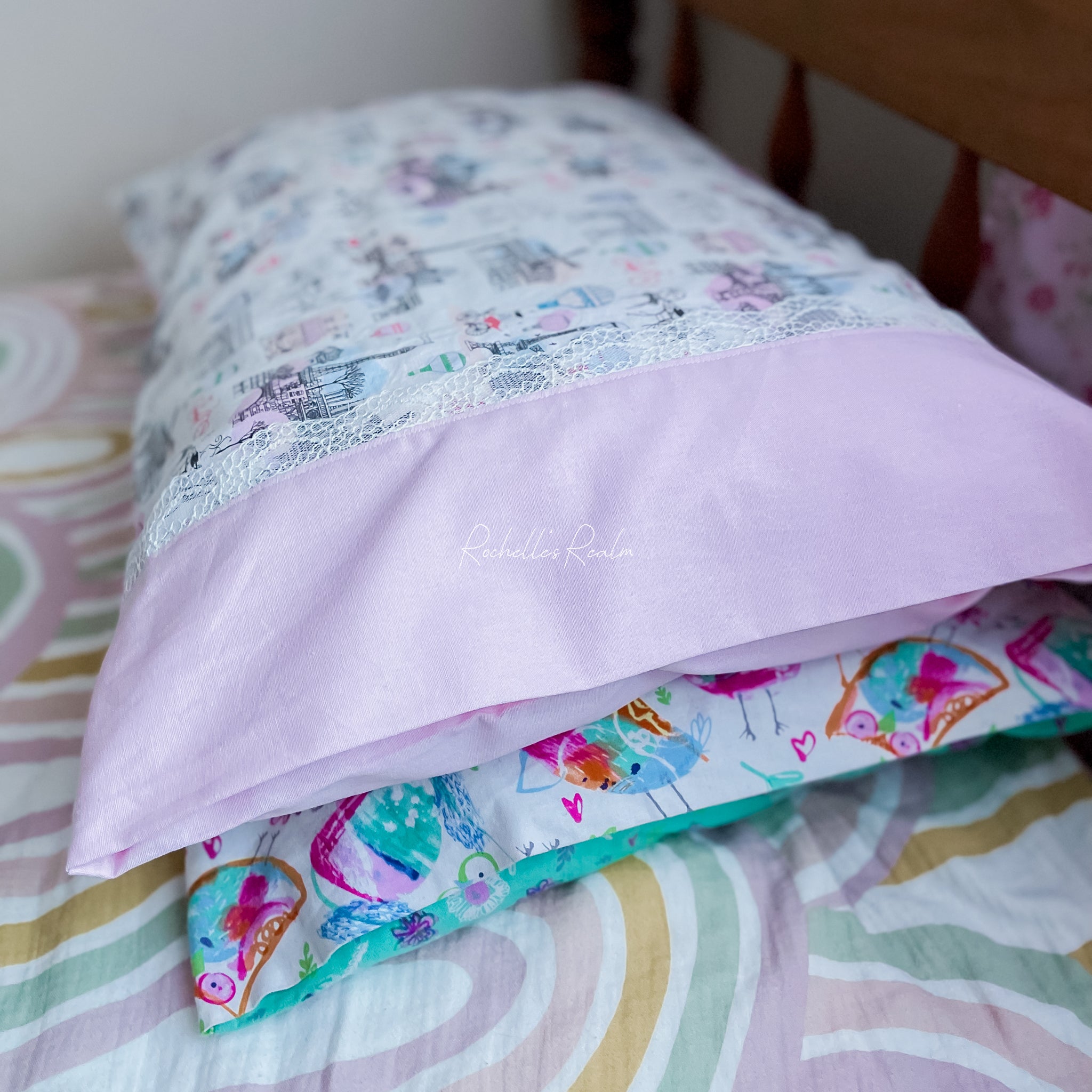 Chic Eiffel Tower Pillow Case