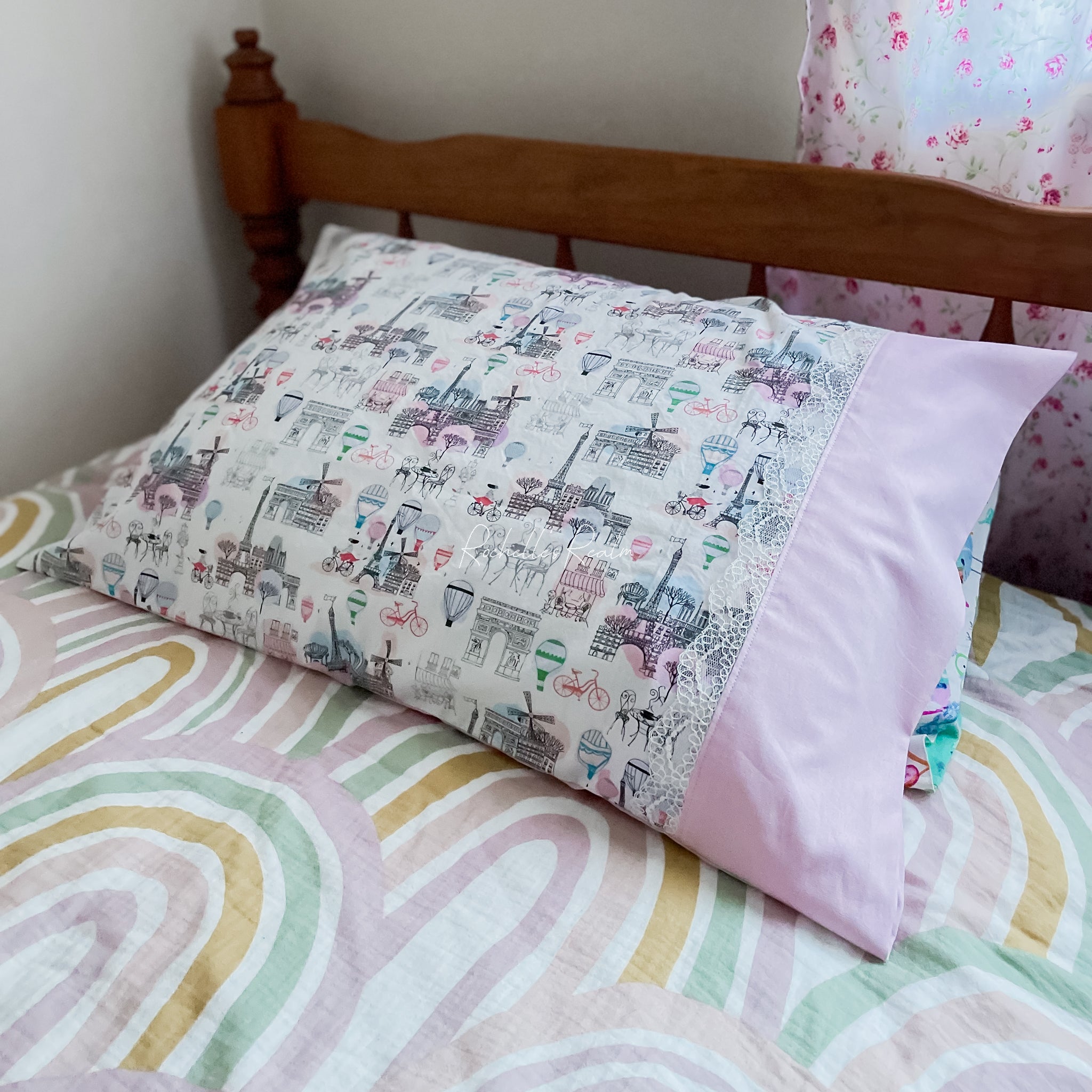 Chic Eiffel Tower Pillow Case