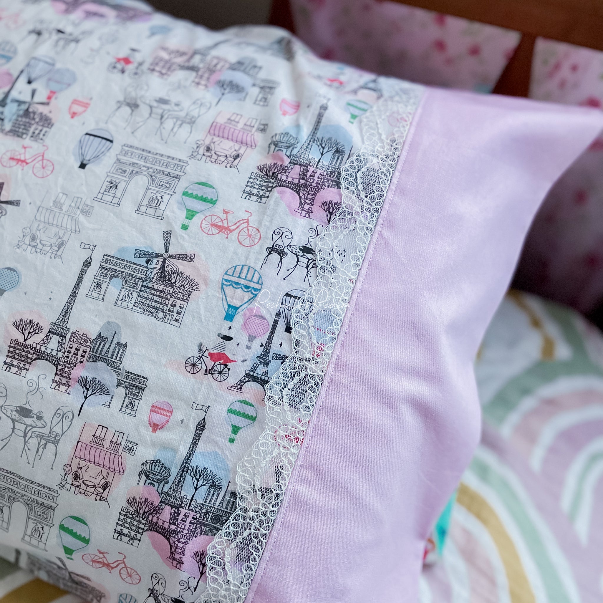 Chic Eiffel Tower Pillow Case